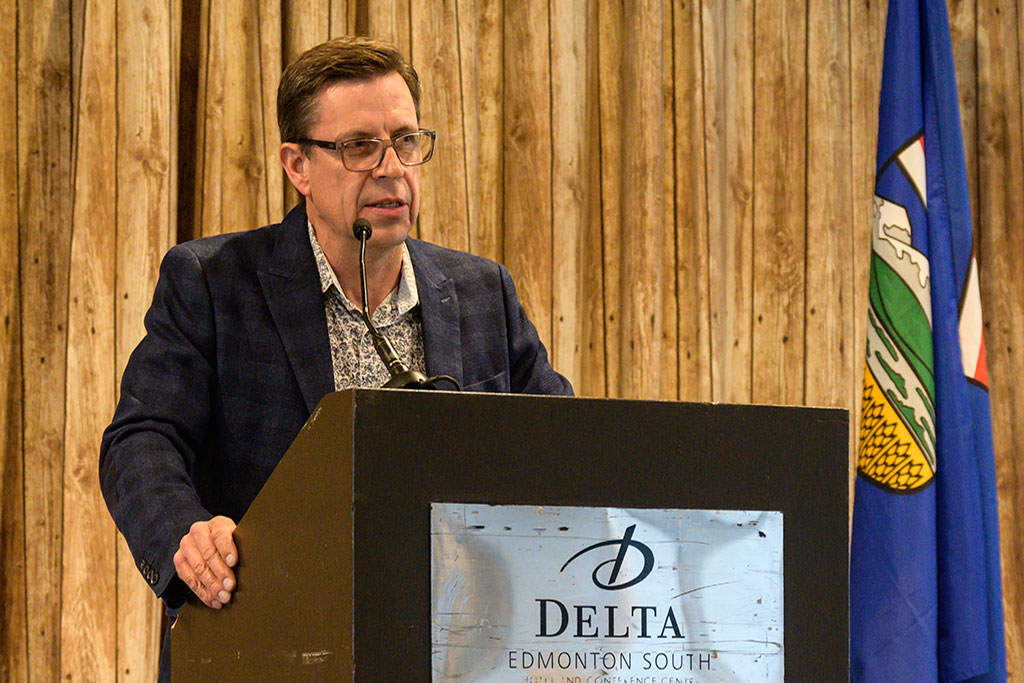Todd Loewen addresses Fur Institute of Canada